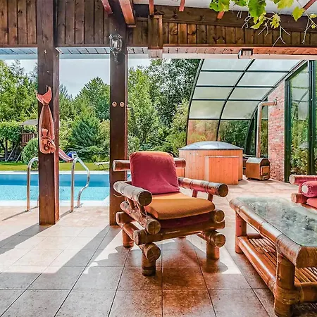 Pet Friendly In With Kitchenette Holiday home